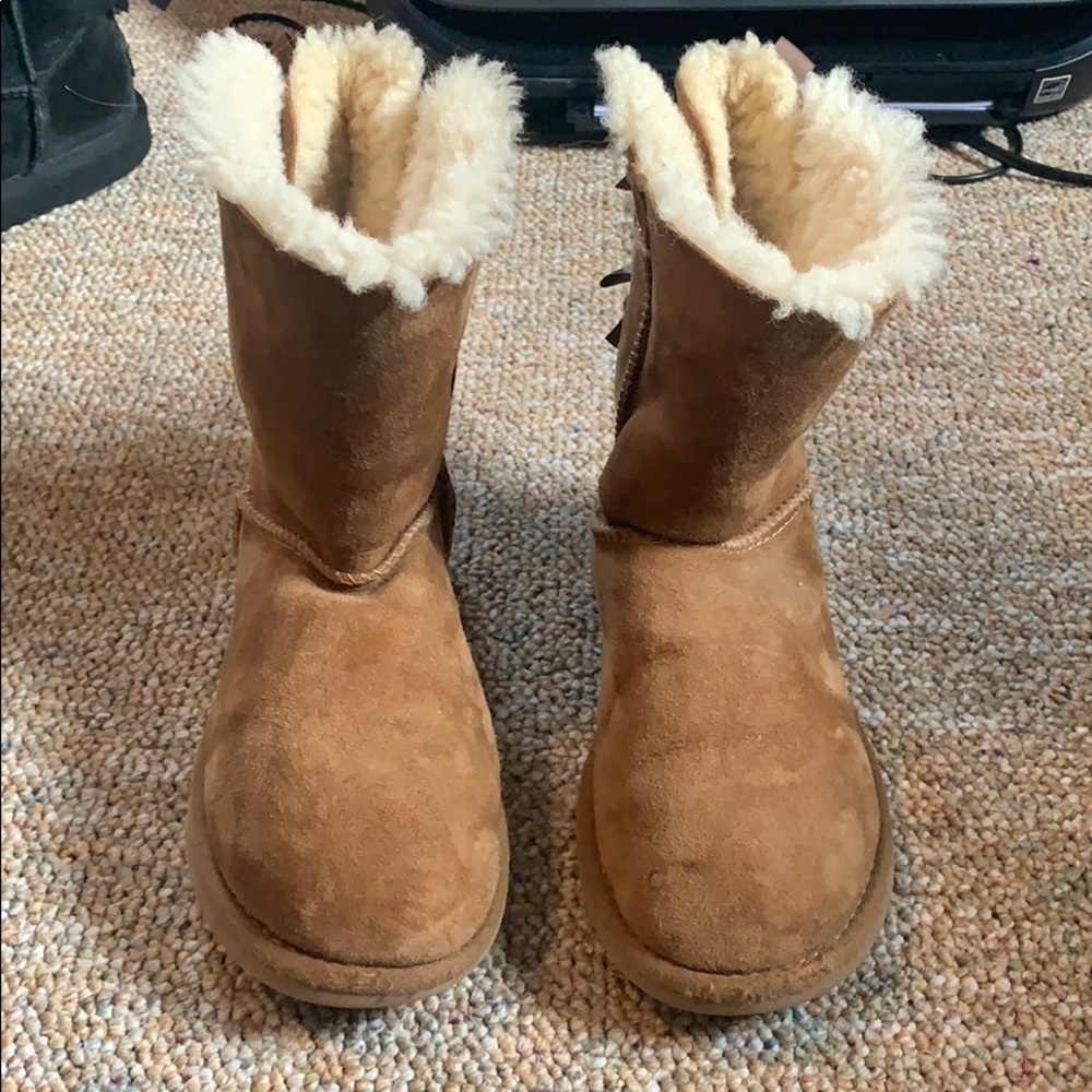 Girls Bailey bow Ugg’s
